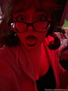 Never wore black lip gloss beforeee im kinda embarrassed showing my part 26