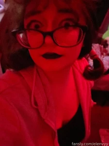 Never wore black lip gloss beforeee im kinda embarrassed showing my part 8