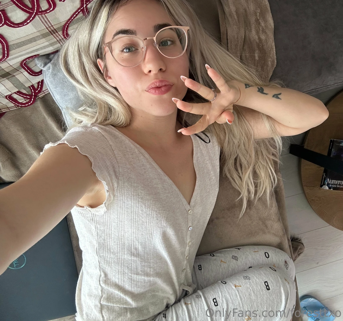 Hey love taking a quick break from my crazy day i ll talk to you 