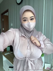 Let s see how clear your eyes are what s the color of my bra