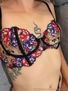 Have u ever had a girl squeeze her pussy while ur inside her making it