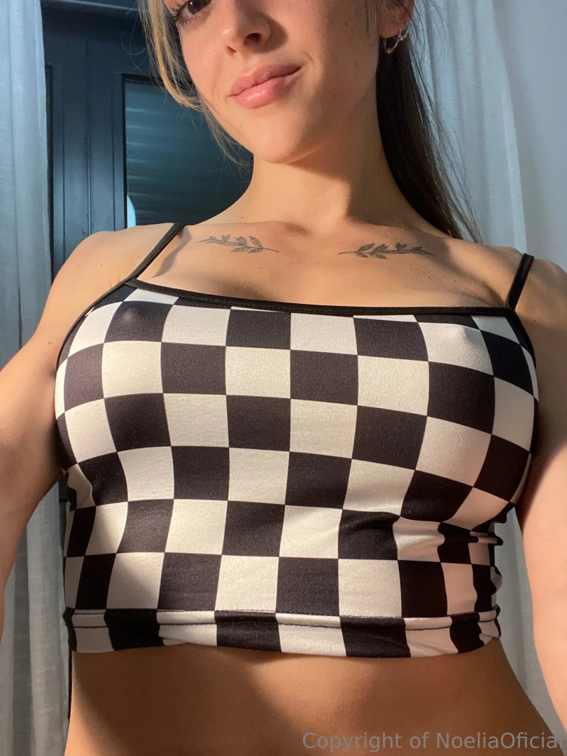 Mis pezoncitos est n contentos los sacamos a pasear 