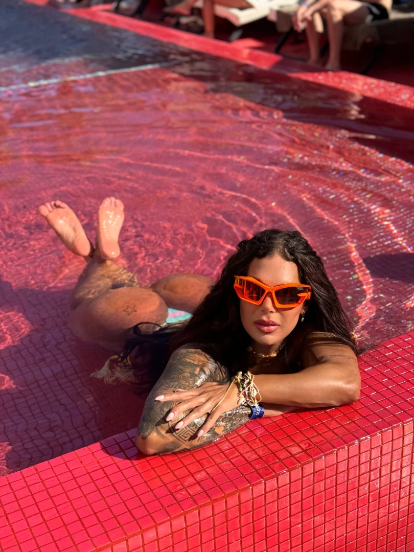 Let s chill in the pool 