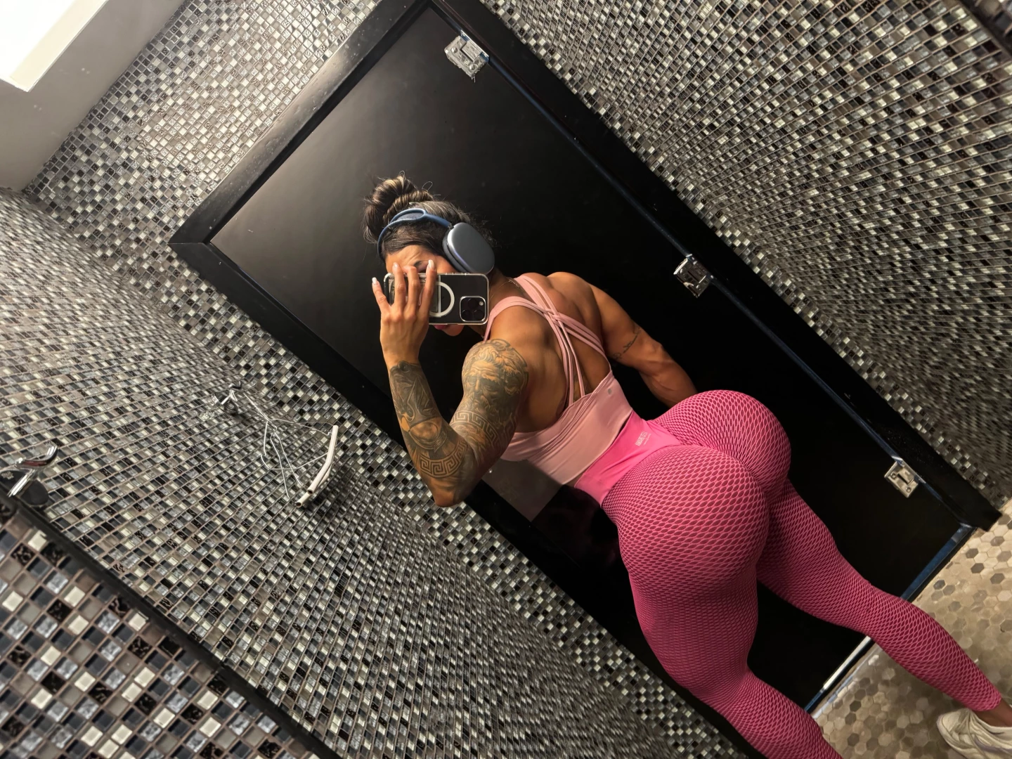 Glutes are on todays schedule 