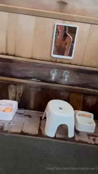 Queen of mirror play is at it again i had my first ever onsen 