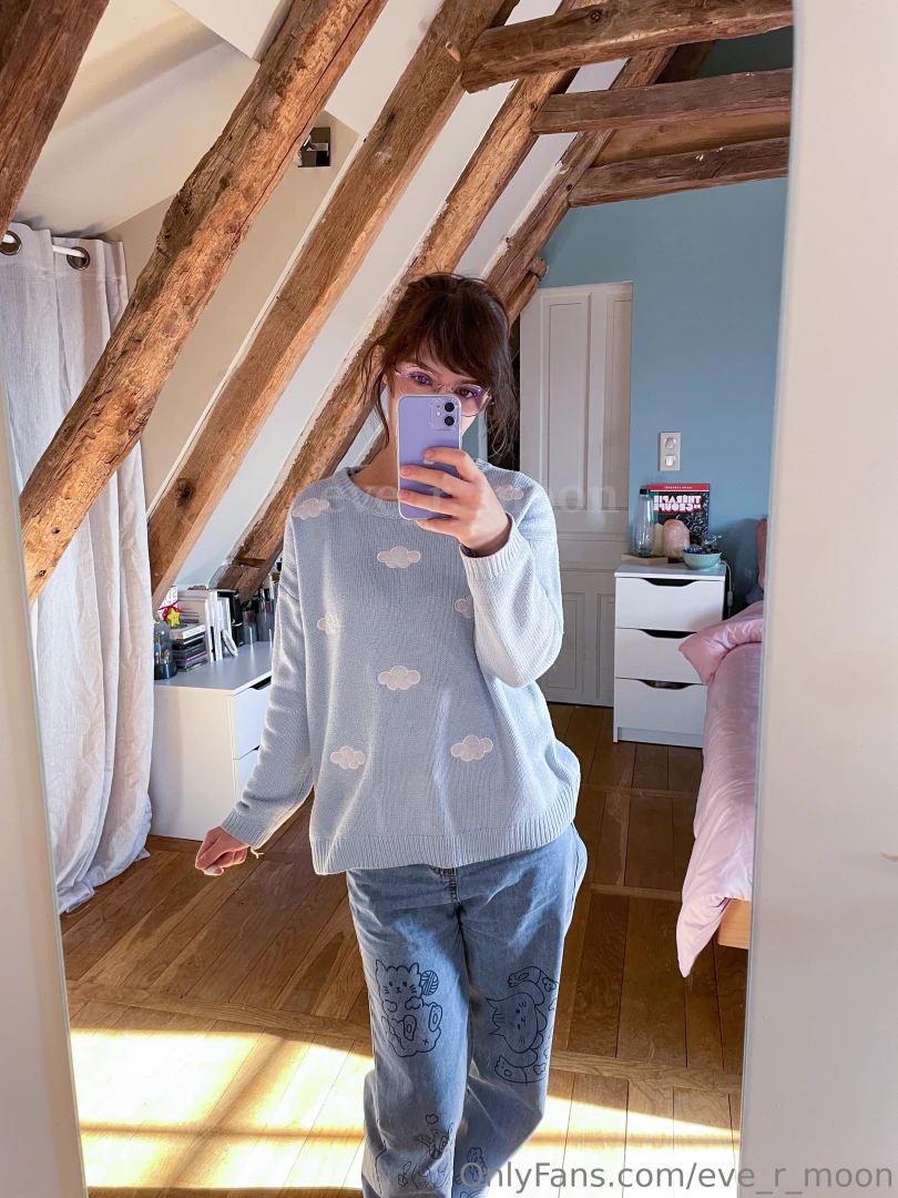 Feeling cozy with my outfit today 