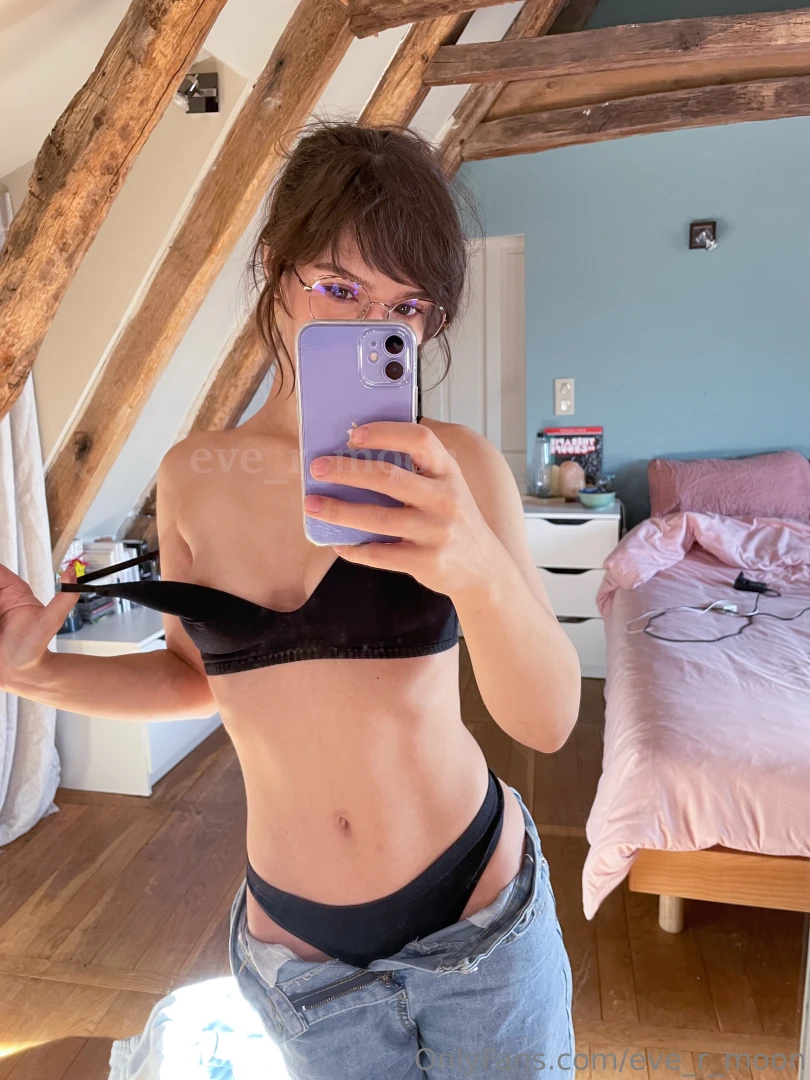 Wanna play with me i ll be good or bad whichever you like 