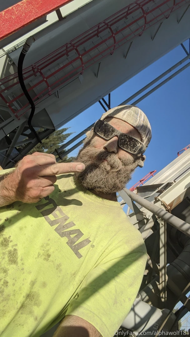 Wtf gonna need a real good tongue bath today 