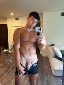 Looking for someone to suck my meat only high spenders get this