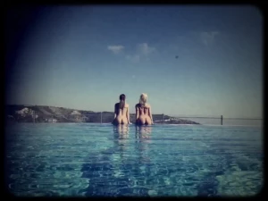 Wiggle wiggle wiggle with tilliemodel naked nude wiggle ass pool video