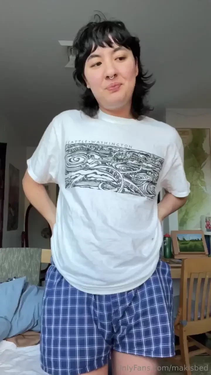 Come for a lil walk with me 