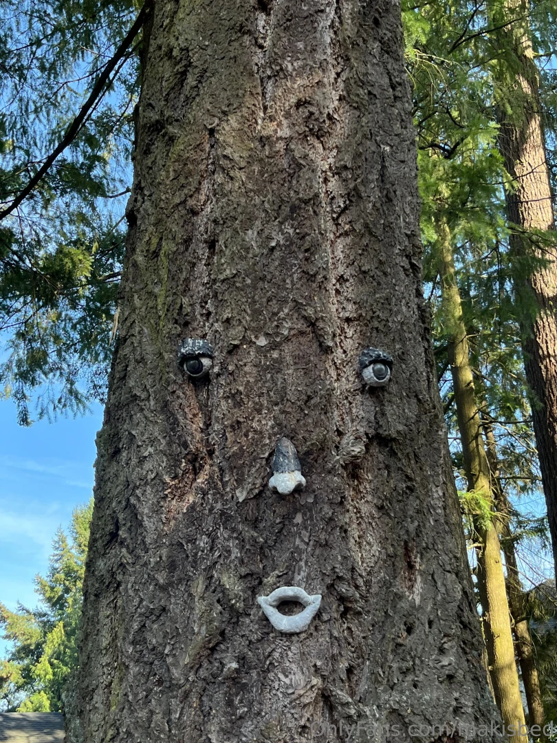 Just a little day in the life of maki most of it is spent naked p 