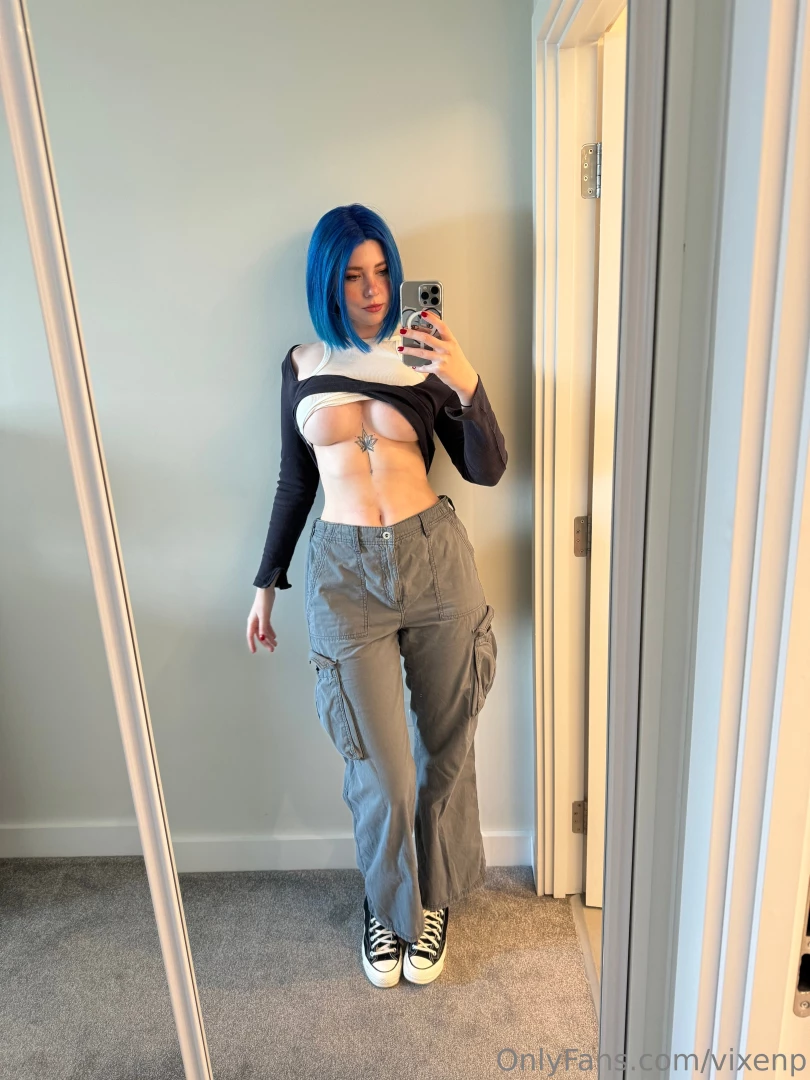 I m about to go for a walk but i m not sure if i should wear this crop 