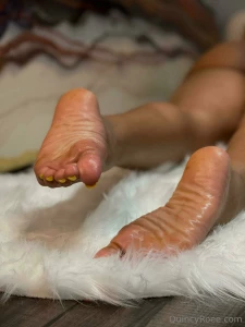 I want my toes sucked