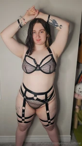 Who has a case of the mondays tested out my new outfit today i always part 1