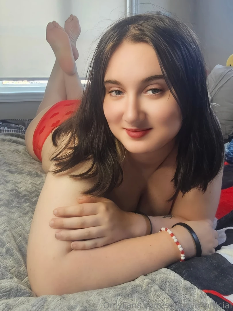 Did anyone notice that the shower with sydney wednesday content part 2 