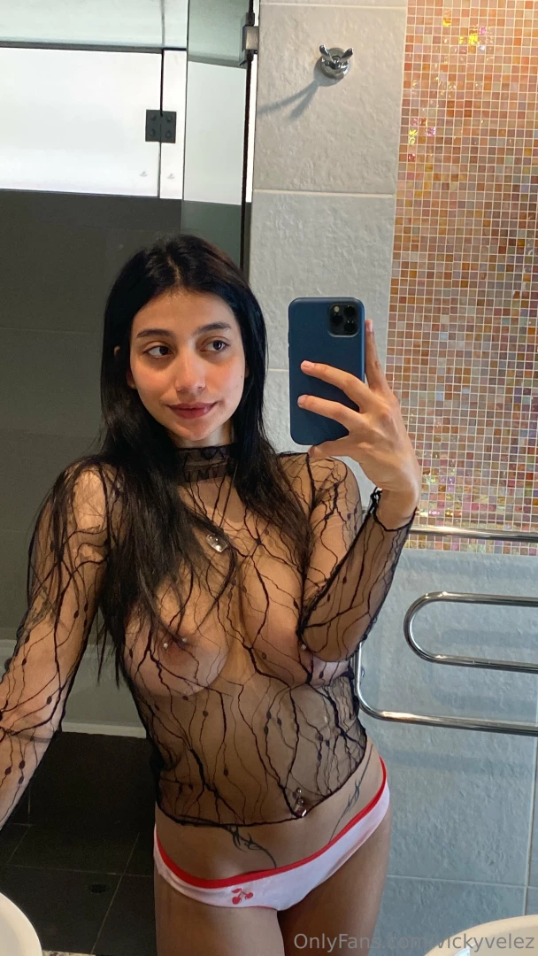 Can the glasses stay during sex 