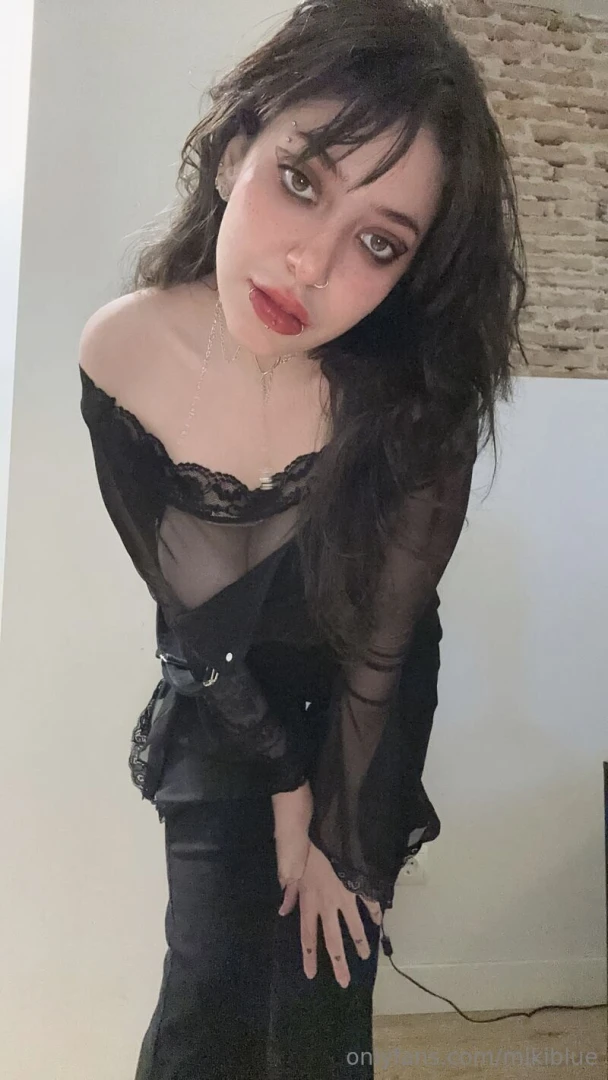 Do you like goth girls lt 3 check my vip for even more of com mikiblue 