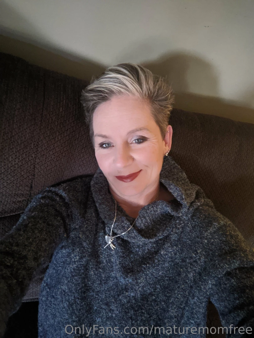 Come over to the paid page for lots of naughty nasty mommy fun only 5 