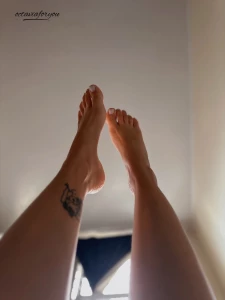 If you tried touching my feet three years ago i would ve laughed and part 1