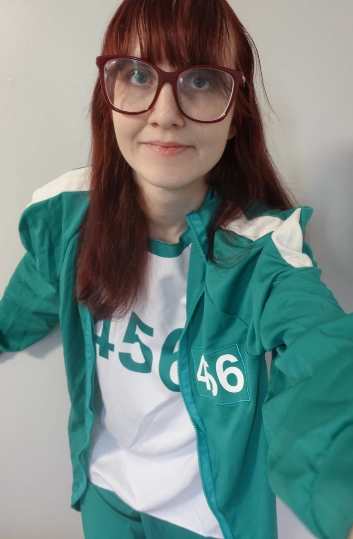 I decided to join the game this outfit was a throne gift lt 3 irl 