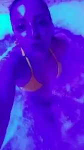 Blonde with a big butt very hot invites you to subscribe for free part 1