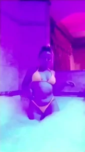 Blonde with a big butt very hot invites you to subscribe for free