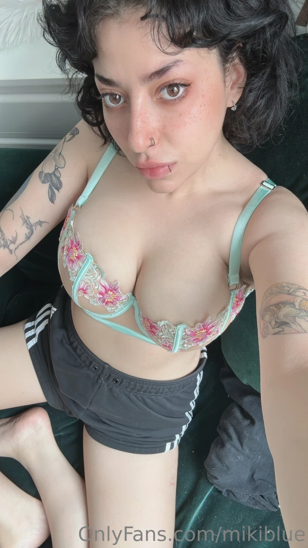 I should buy more pretty bras they are like clothes for my boobs part 1 