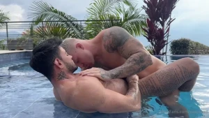 I loved to be fucked in the pool filofficialvip