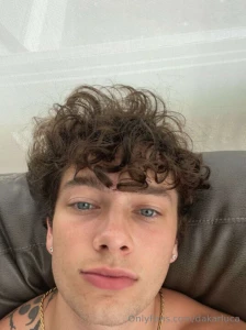 Waiting for u yes u to dm me haha