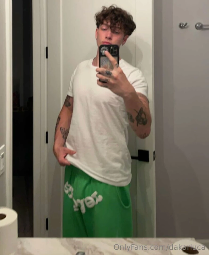 Lazy af today but that doesn t mean my dick is hahha dm rn if ur 