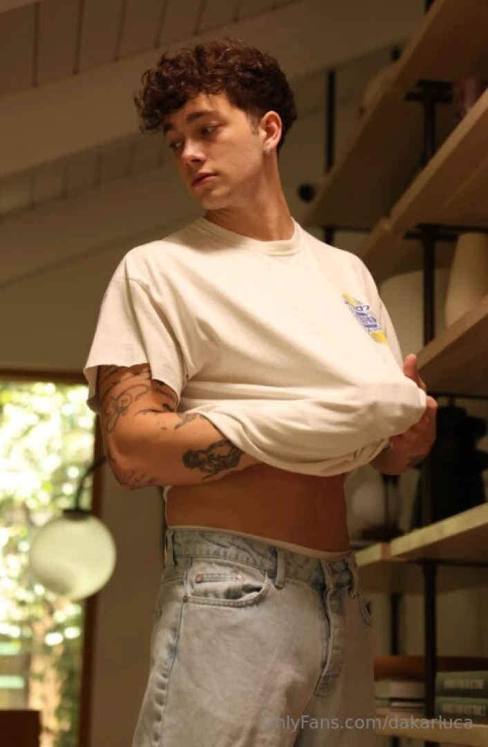 Rate this pic from 1-10 also i better see you all at my live tonight 