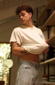 Rate this pic from 1-10 also i better see you all at my live tonight