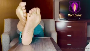 Drool over my soles while i talk on the phone