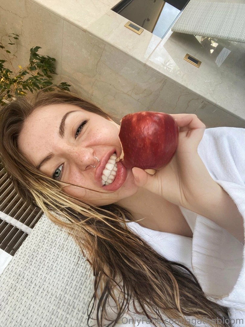 I kinda love eating the forbidden fruit do u 