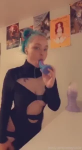 Anyone in need of a sexy monster slayer part 1