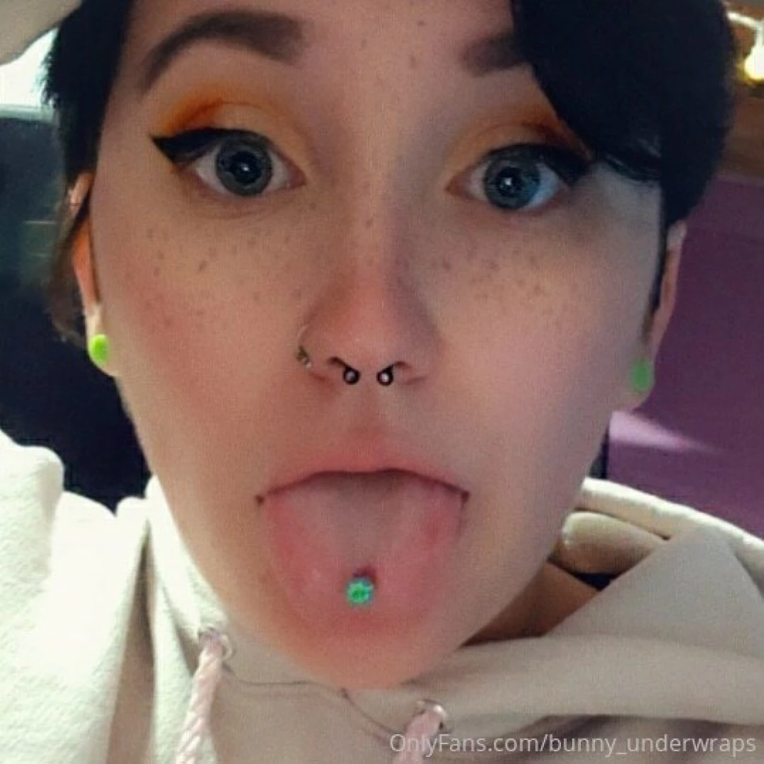 Hiya bunnies we aren t quite at 100 fans just yet but i am wanting to part 4 