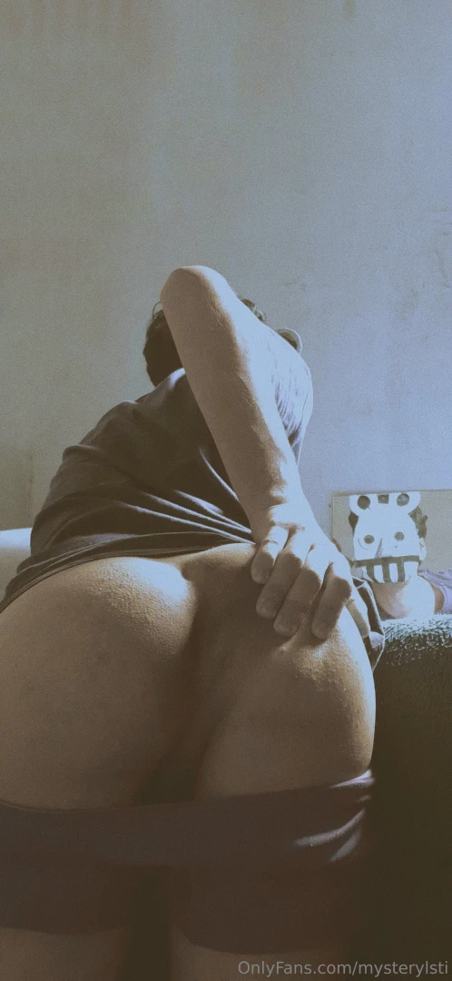 I can see you behind me looking at me wishing to touch me the mirror part 2 