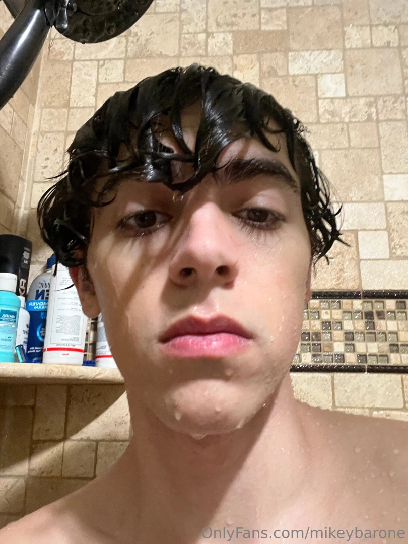 Wanna rub your tongue all over my wet body 