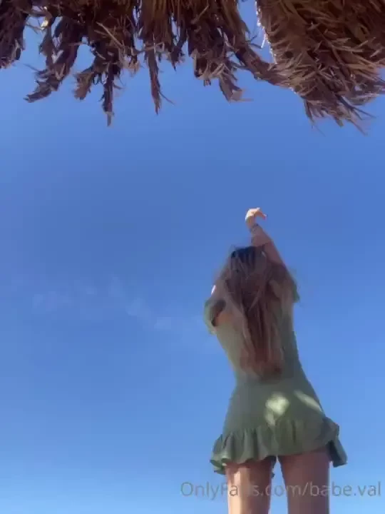 The wind caresses my body 