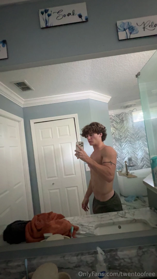 Sub to my vip twentoo for a free jo vid 