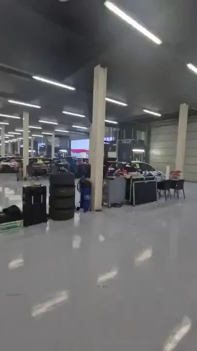 Love the silverstone garages 