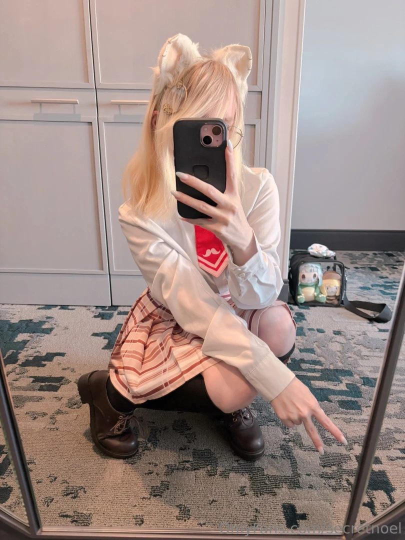 Cosplays from offkai day 1 - gura day 2 - mococo day 3 - ame fri sat part 2 