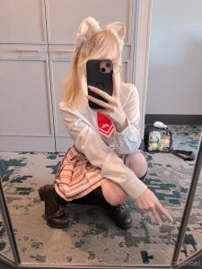 Cosplays from offkai day 1 - gura day 2 - mococo day 3 - ame fri sat part 2