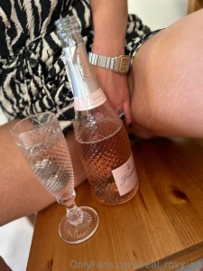 Nothing like a naughty pose sesh who fancies seeing some full content part 1