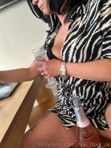 Nothing like a naughty pose sesh who fancies seeing some full content part 4