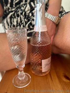 Nothing like a naughty pose sesh who fancies seeing some full content part 2