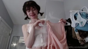 A swimsuit try on date
