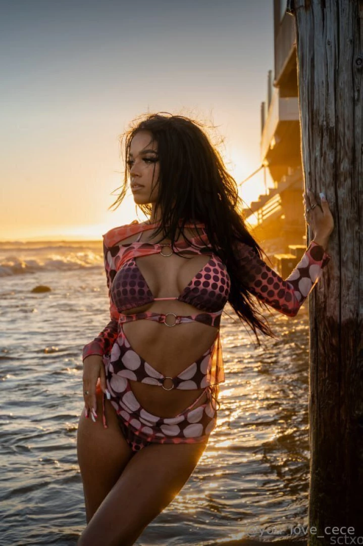 Stop looking around and go check sydneychasexo if you want to see why part 1 