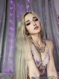 Gamer by day seductress by night wanna join me
